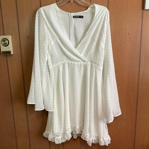 Boohoo White Romantic Flutter Sleeve Plunge Babydoll Dress Size 8